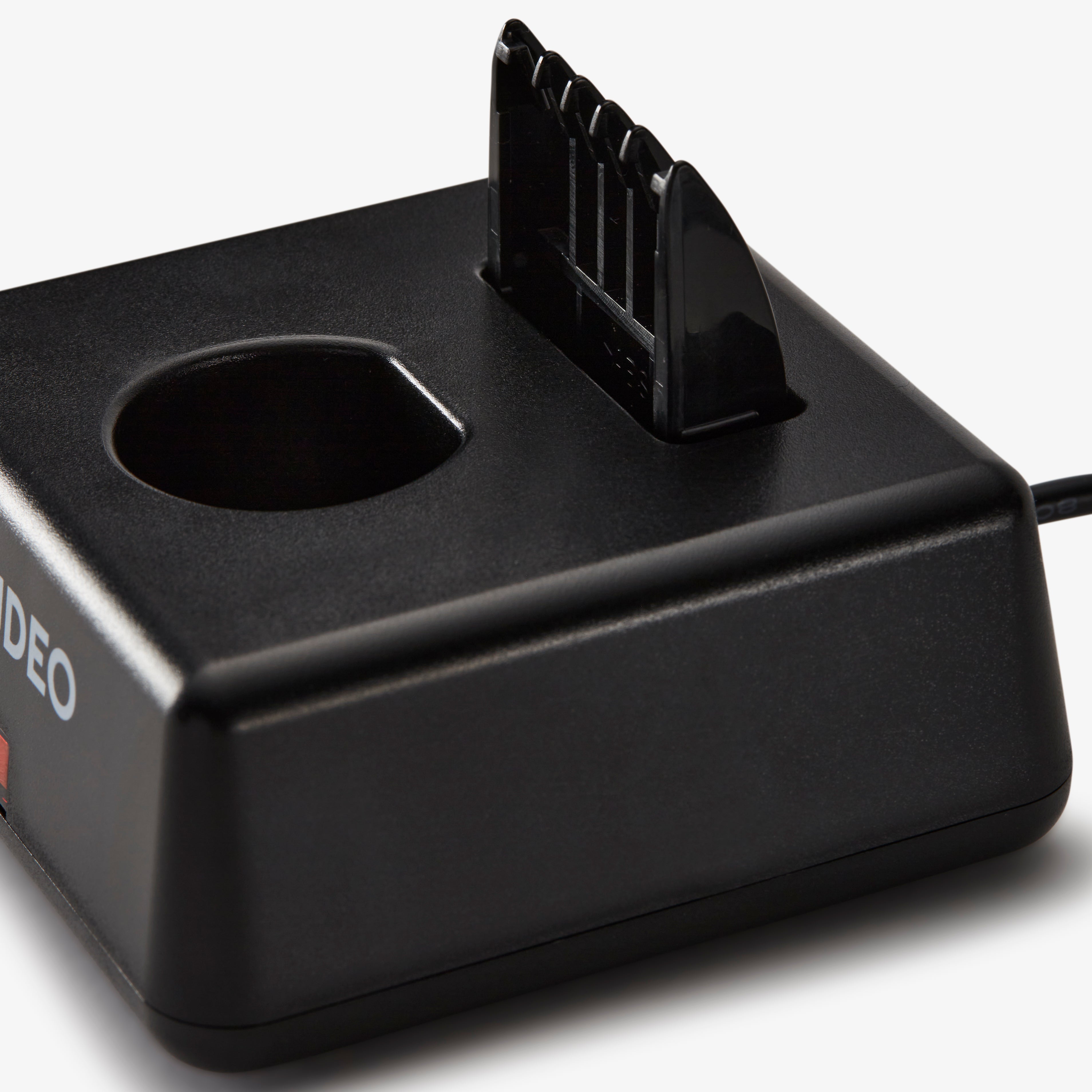 TONDEO Eco-S Plus silver Ladestation und Aufsatz Haarschneidemaschine – professionelle, kabellose Profi-Clipper mit langlebigem Akku, ergonomischem Design und starker Schneideleistung für Barber & Friseur