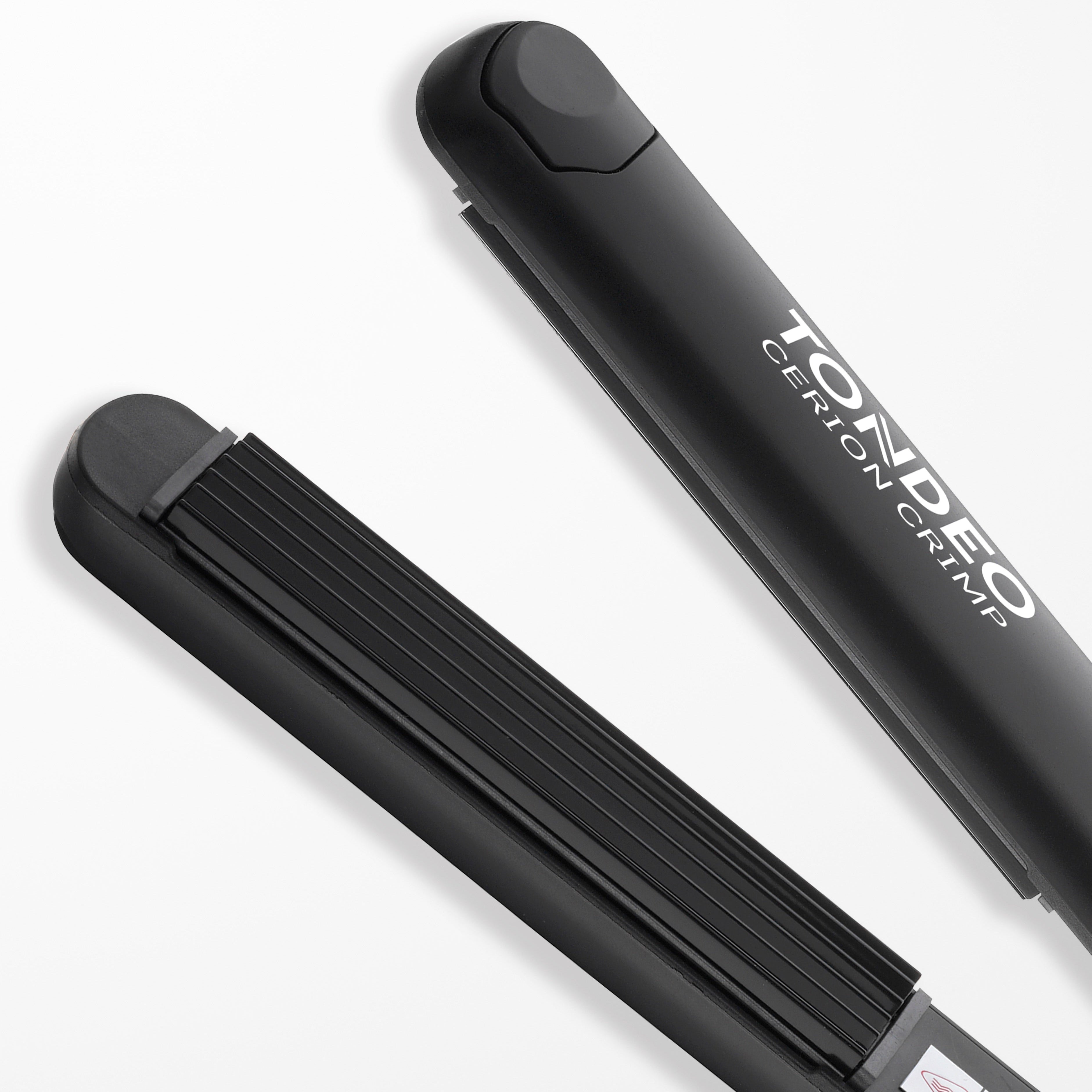 TONDEO CERION Crimp Kreppeisen in Schwarz – Professionelles Kreppeisen für Volumen, Struktur und langanhaltendes Haarstyling. Keramikplatten des TONDEO CERION Crimp Kreppeisens – Hitzeschonendes Haarstyling in Salonqualität