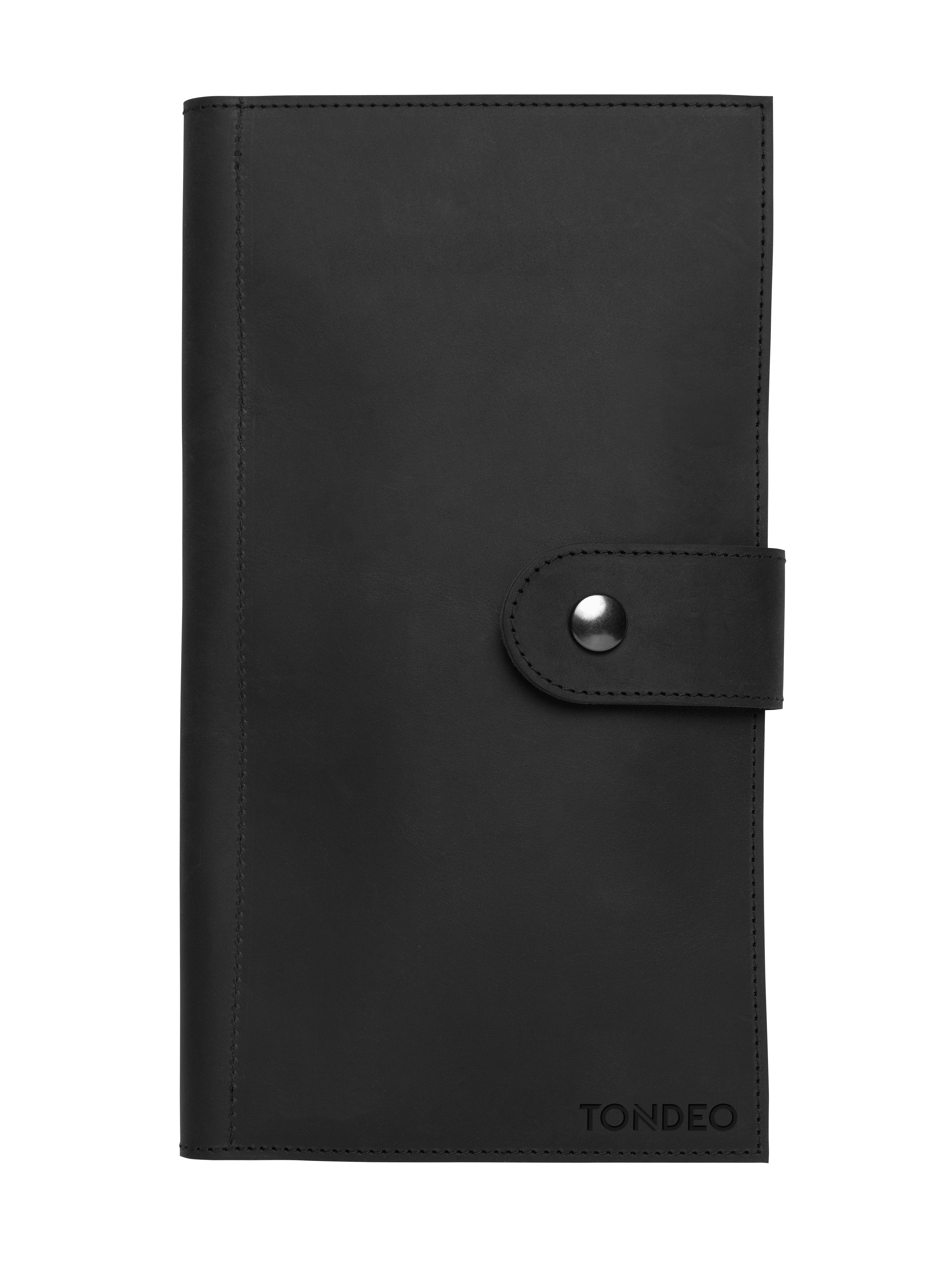 Schwarzes Etui mit Verschlussknopf.