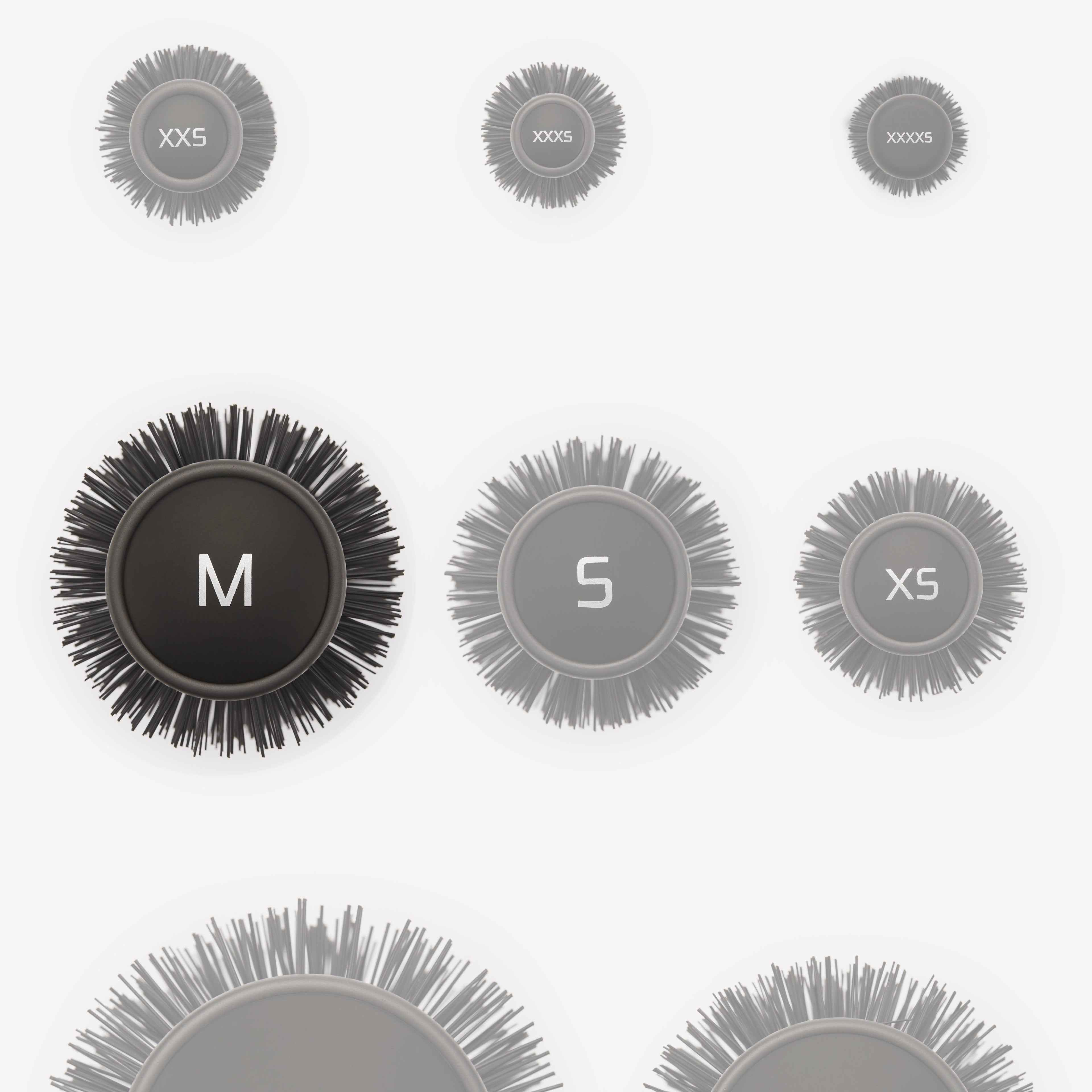 Atelier Graphite Haarbürste in elegantem Schwarz – professionelle Stylingbürste, Rundbürste Größe  M Größenvergleich