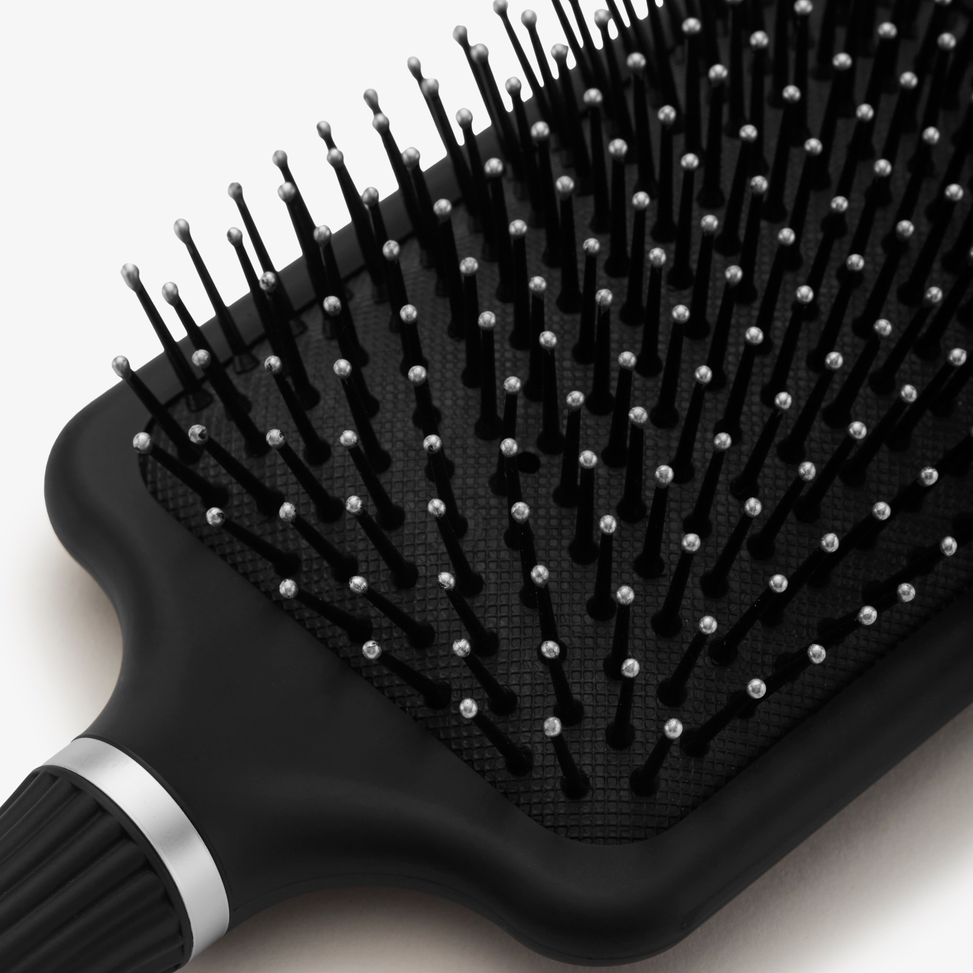 Schwarze Haarbürste von TONDEO Solingen, Föhnfrisuren, Styling, Volumen, Langes Haar, Trockenes Haar, antistatische Borsten, ergonomischer Griff, beschichtete Borstenköpfe