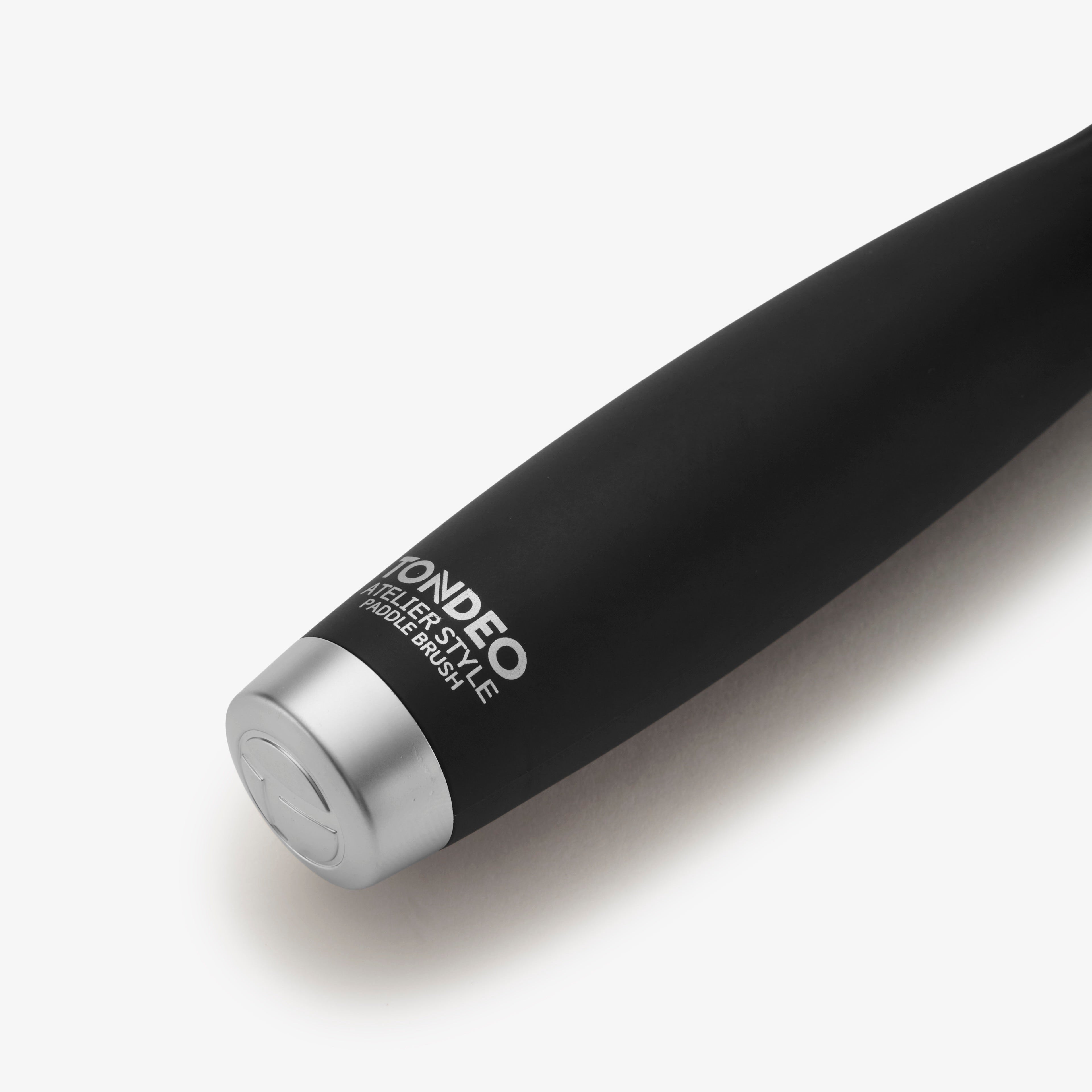 Schwarze Haarbürste von TONDEO Solingen, Föhnfrisuren, Styling, Volumen, Langes Haar, Trockenes Haar, antistatische Borsten, ergonomischer Griff