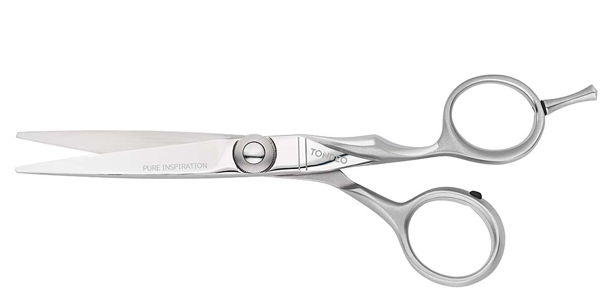 Friseurschere mit ergonomischem Design.